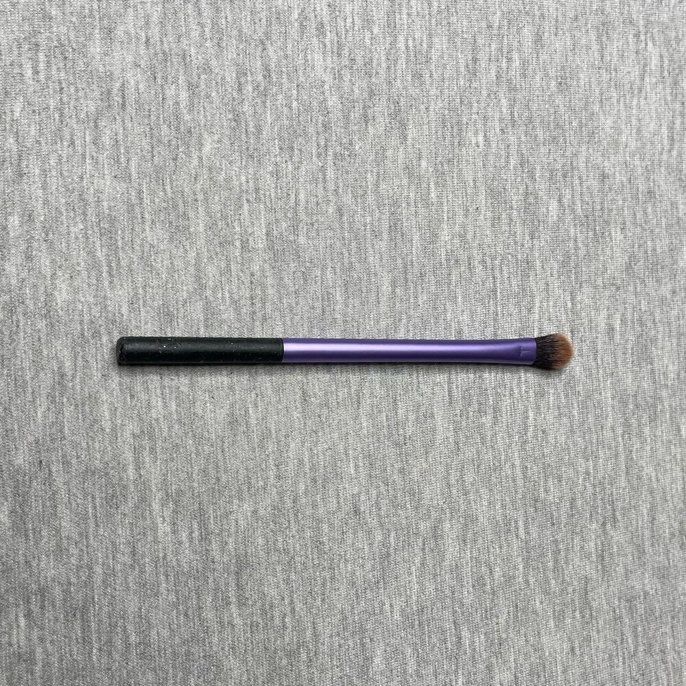 Real Techniques Eye Base Shadow Brush